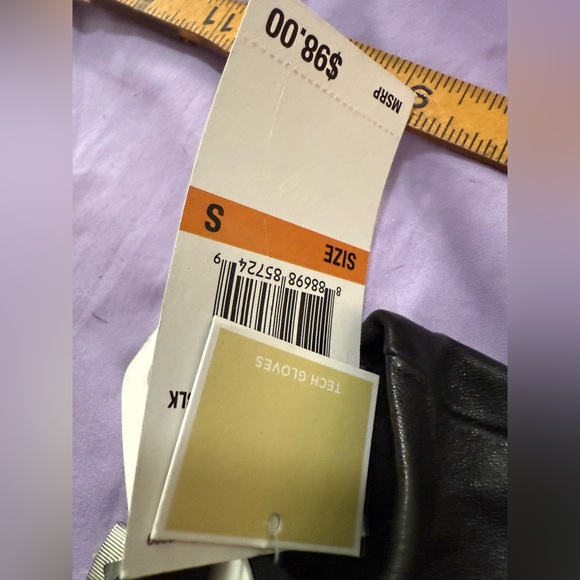 Michael Kors small Black Leather Gloves with Silver Zipper - Picture 6 of 10